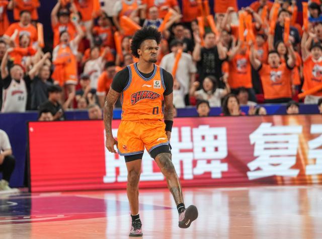 拉塞尔夺加泰排位赛杆位