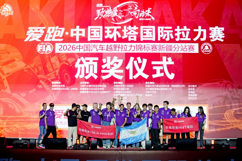 记者：费内巴切仍在和曼城谈阿克转会费，预计700万+150万镑