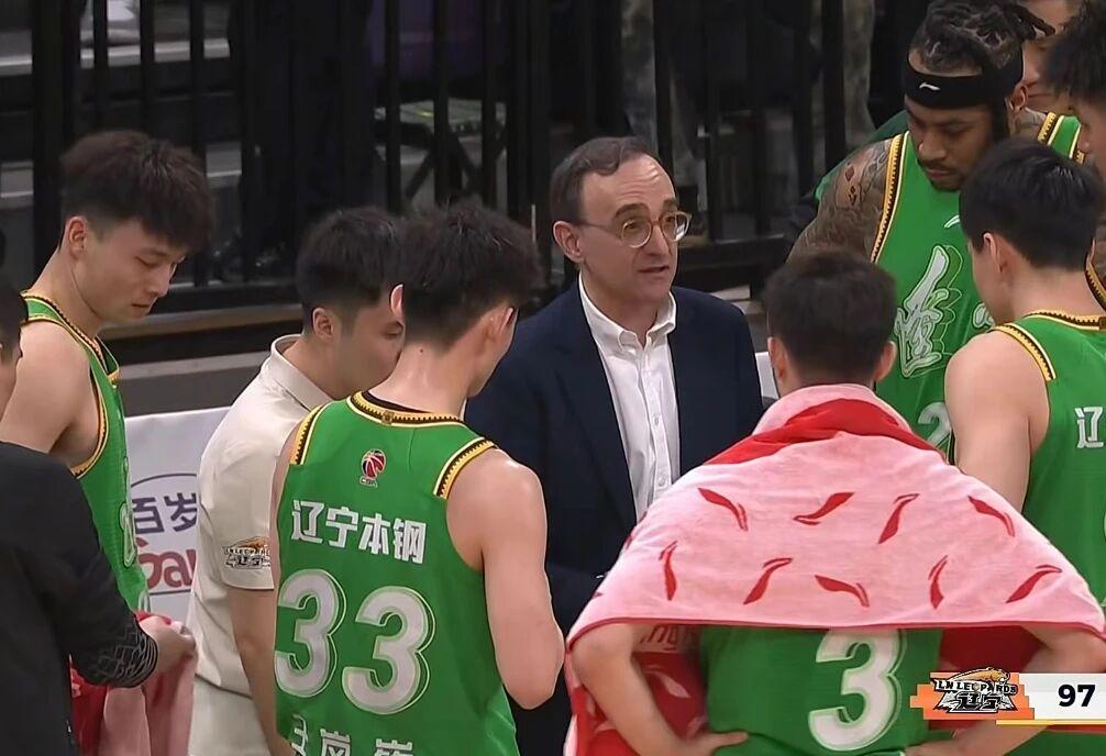 学霸港姐王嘉慧晒美照 颜值体态双在线气质出众