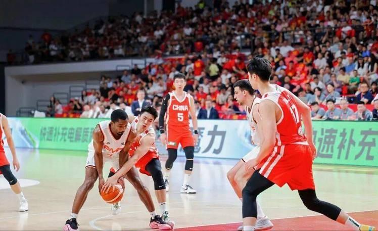 罗马诺：纽卡接近签下阿贾克斯18岁中场斯图尔，总价超2500万欧