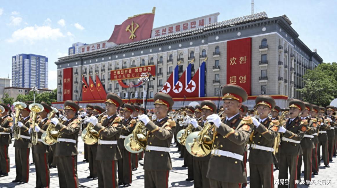 罗马诺：纽卡接近签下阿贾克斯18岁中场斯图尔，总价超2500万欧