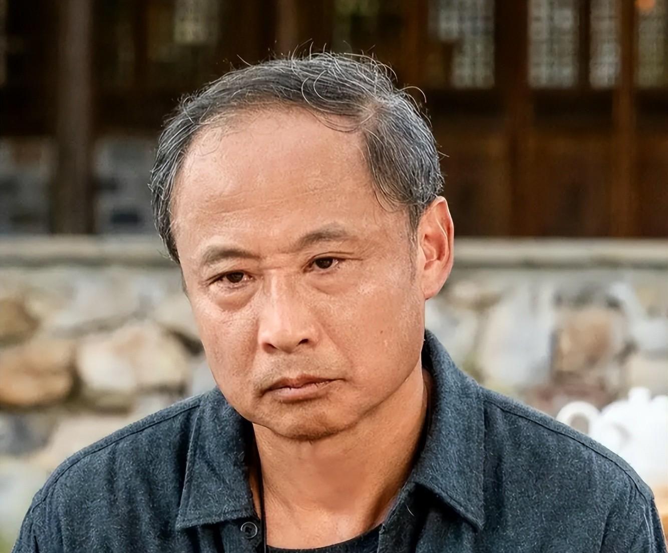 记者：费内巴切仍在和曼城谈阿克转会费，预计700万+150万镑