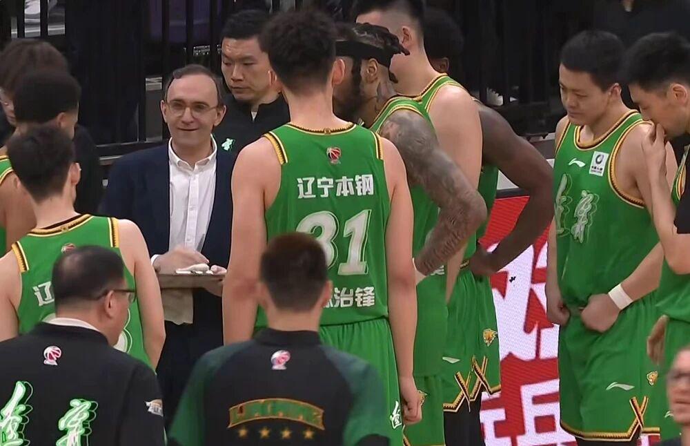 卡塔尔足协主席会见因凡蒂诺，并向后者赠送卡塔尔球衣