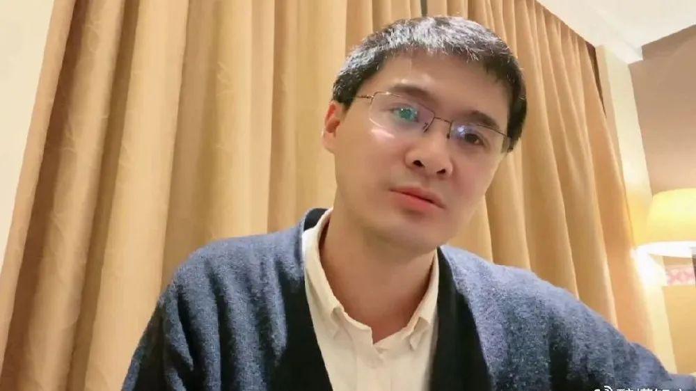 德约已在温网男单豪取105胜，追平费德勒并列公开赛时代第一