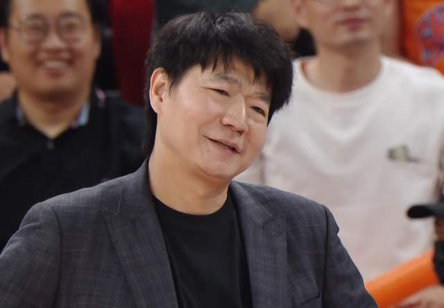 罗马诺：纽卡接近签下阿贾克斯18岁中场斯图尔，总价超2500万欧