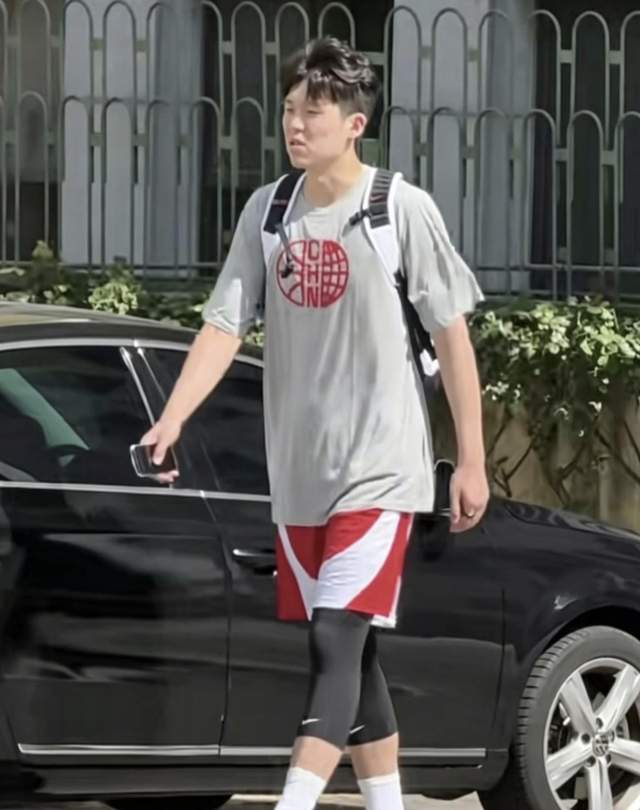 队报：巴黎卖拉莫斯和李刚仁收入破亿，将签阿克利乌舍和迪奥曼德