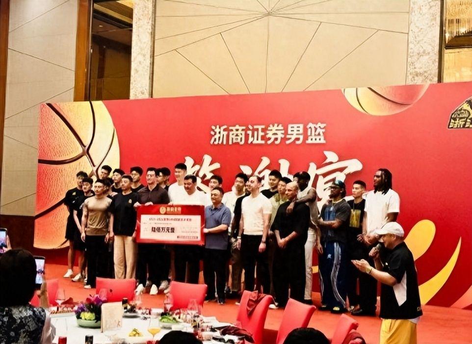 佛得角后卫迪尼伊：我们来世界杯不是陪跑，而是要全力拼下去