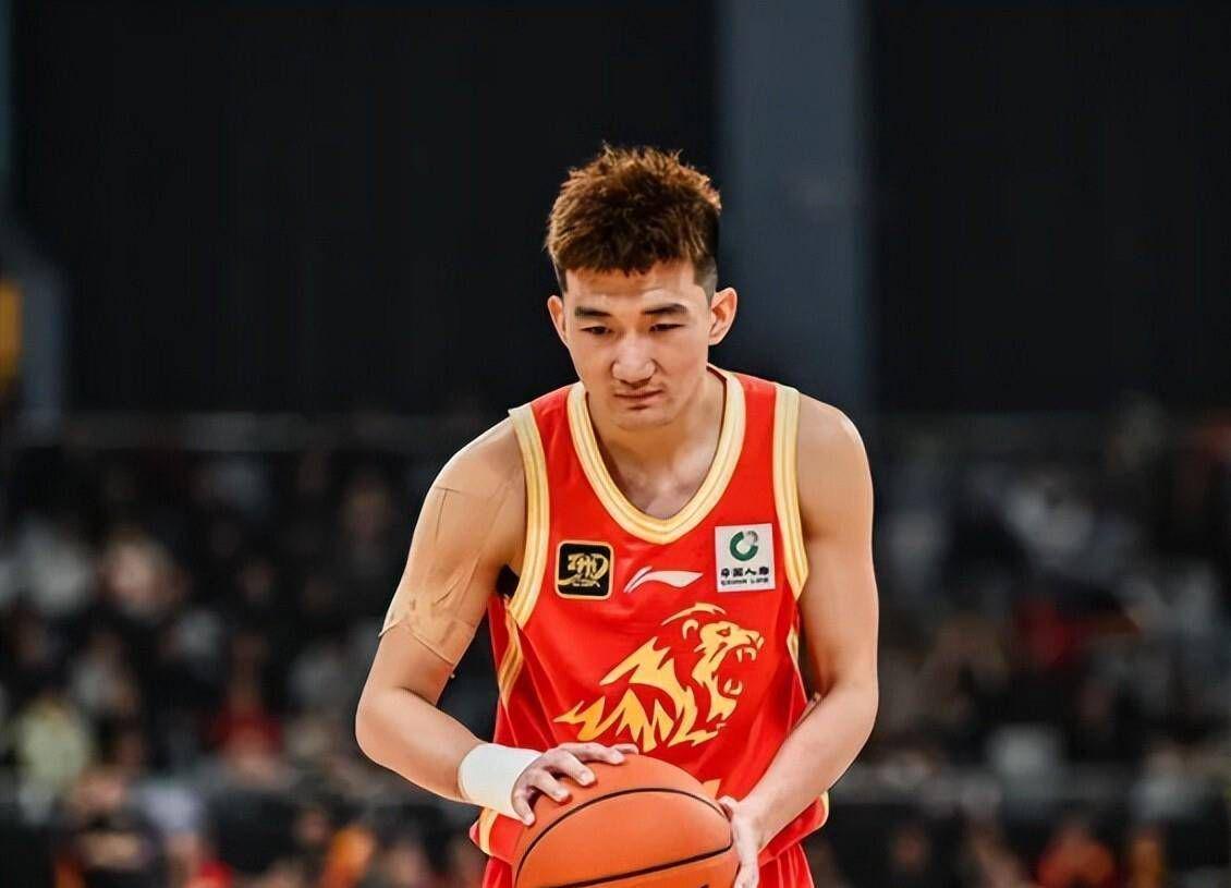 罗马诺：曼联2月就和安德雷桑托斯经纪人沟通，维韦尔了解他