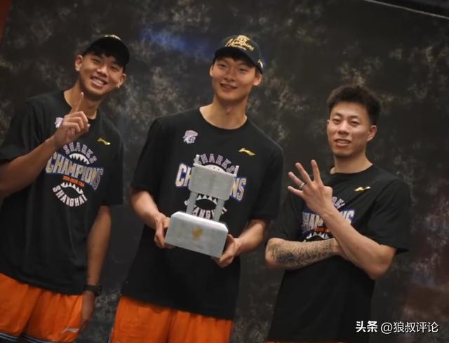 字母布朗并未绑定！阿龙可自行申请交易快船也有意 被绿凯伤透？