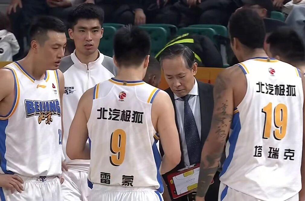 杨瀚森新老板夺冠了！NHL飓风队捧起斯坦利杯：给开拓者打个样？