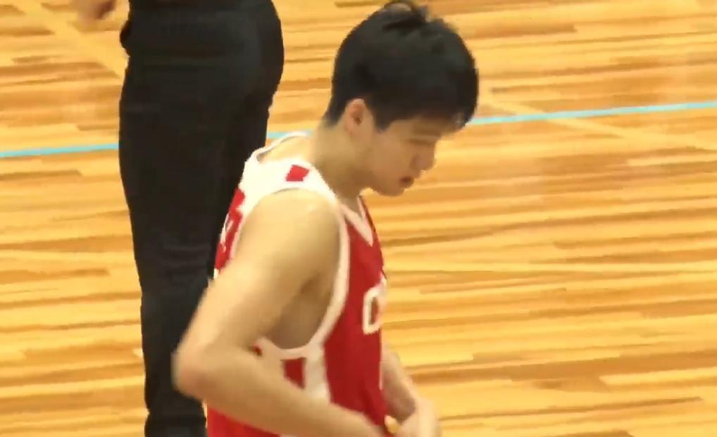 53年后再夺总冠军！布伦森45分率队逆转马刺，尼克斯4
