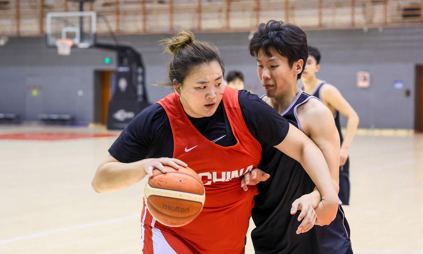 库里关键球能力遭质疑？球迷：都是映像流偏见