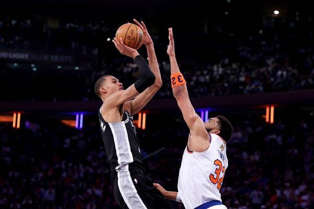 NBA总决G5邀米奇·盖顿赛前唱国歌