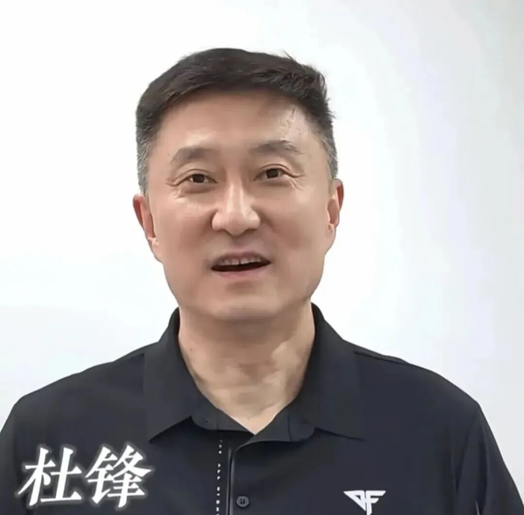 文班亚马垫脚躲过吹罚！布伦森脚踝90度反关节 美媒：明显的犯规