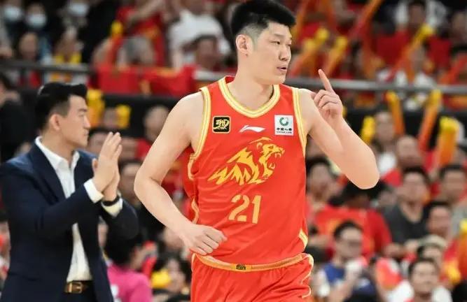 为什么十几支球队哄抢41岁的詹姆斯，湖人却不着急续约？
