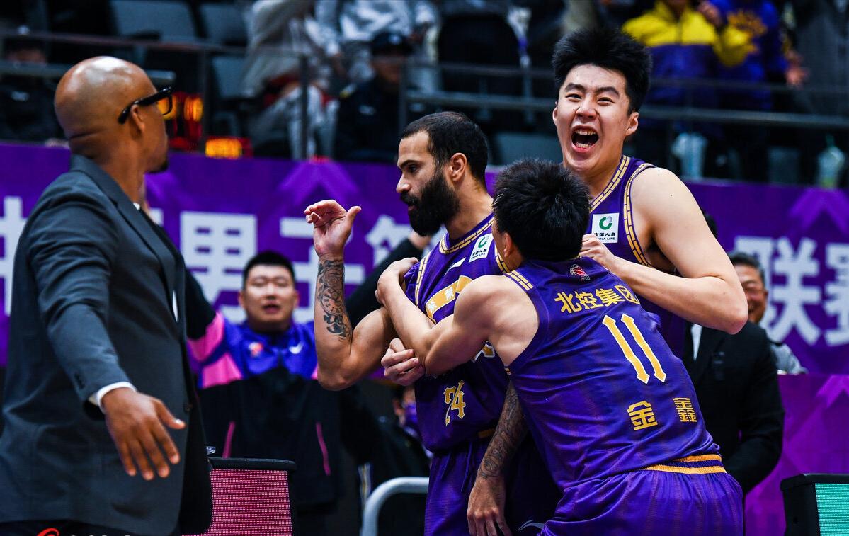 阿奴诺比补篮绝杀 尼克斯4