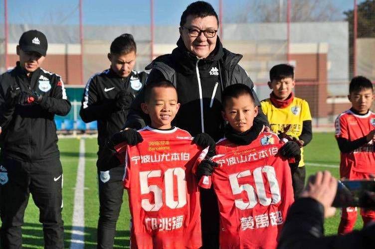 疯狂！4年1.8亿！篮网抢了湖人里夫斯！