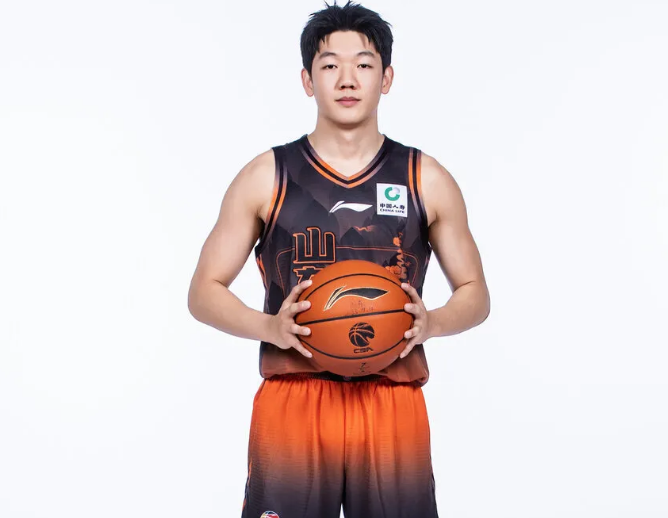 U17男篮虐委内瑞拉！张懿赵杰+2将齐爆，多人贡献，吕飞燕下替补