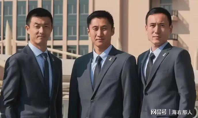 杨瀚森新老板夺冠了！NHL飓风队捧起斯坦利杯：给开拓者打个样？