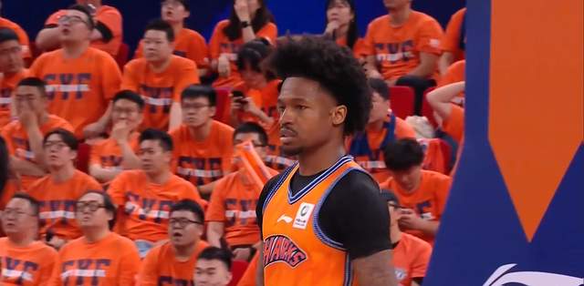 篮网开1.78亿抢里夫斯 湖人难留