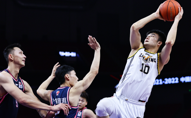 扎堆离队！湖人三名核心轮换将跳出合同，今夏同时试水自由市场
