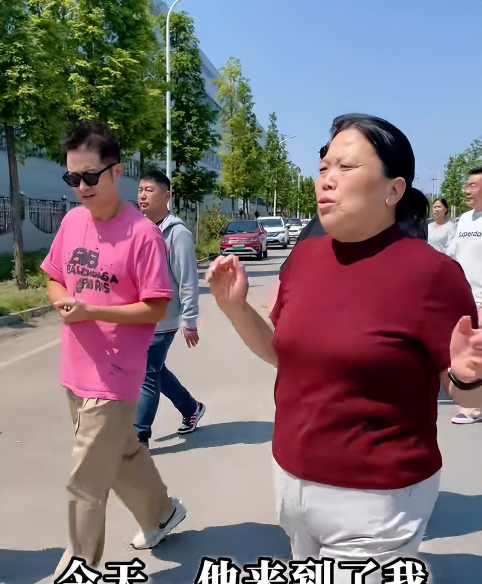 扎克约翰逊领跑慈善精英赛冲冠